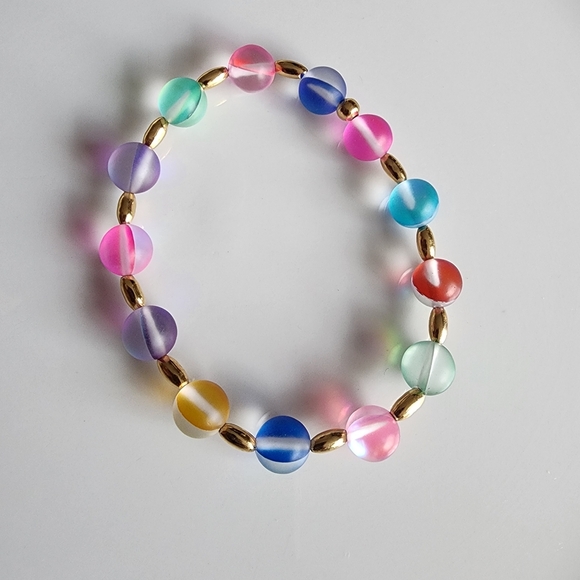 Vibrant Multicolor Beaded Bracelet with Gold Accents - Picture 2 of 5